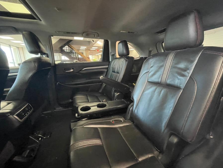2019 Toyota Highlander SE V6 AWD (Natl), available for sale in Massapequa Park, New York | Power Motors East. Massapequa Park, New York 2019 Toyota Highlander SE V6 AWD (Natl), available for sale in Massapequa Park, New York | Power Motors East. Massapequa Park, New York