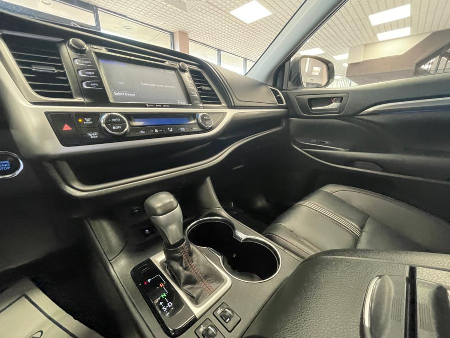 2019 Toyota Highlander SE V6 AWD (Natl), available for sale in Massapequa Park, New York | Power Motors East. Massapequa Park, New York 2019 Toyota Highlander SE V6 AWD (Natl), available for sale in Massapequa Park, New York | Power Motors East. Massapequa Park, New York