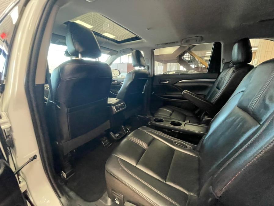 2019 Toyota Highlander SE V6 AWD (Natl), available for sale in Massapequa Park, New York | Power Motors East. Massapequa Park, New York 2019 Toyota Highlander SE V6 AWD (Natl), available for sale in Massapequa Park, New York | Power Motors East. Massapequa Park, New York