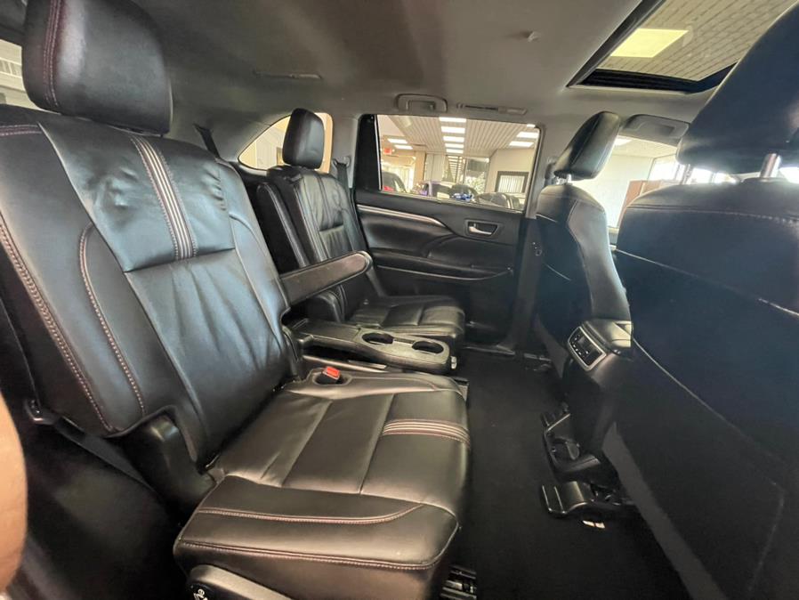 2019 Toyota Highlander SE V6 AWD (Natl), available for sale in Massapequa Park, New York | Power Motors East. Massapequa Park, New York 2019 Toyota Highlander SE V6 AWD (Natl), available for sale in Massapequa Park, New York | Power Motors East. Massapequa Park, New York