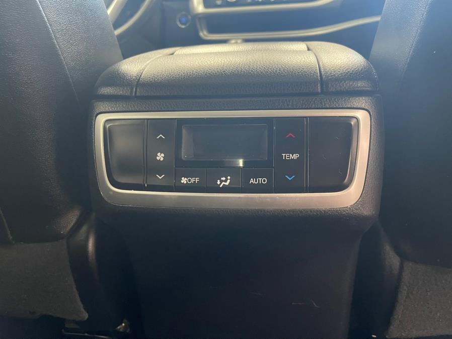 2019 Toyota Highlander SE V6 AWD (Natl), available for sale in Massapequa Park, New York | Power Motors East. Massapequa Park, New York 2019 Toyota Highlander SE V6 AWD (Natl), available for sale in Massapequa Park, New York | Power Motors East. Massapequa Park, New York