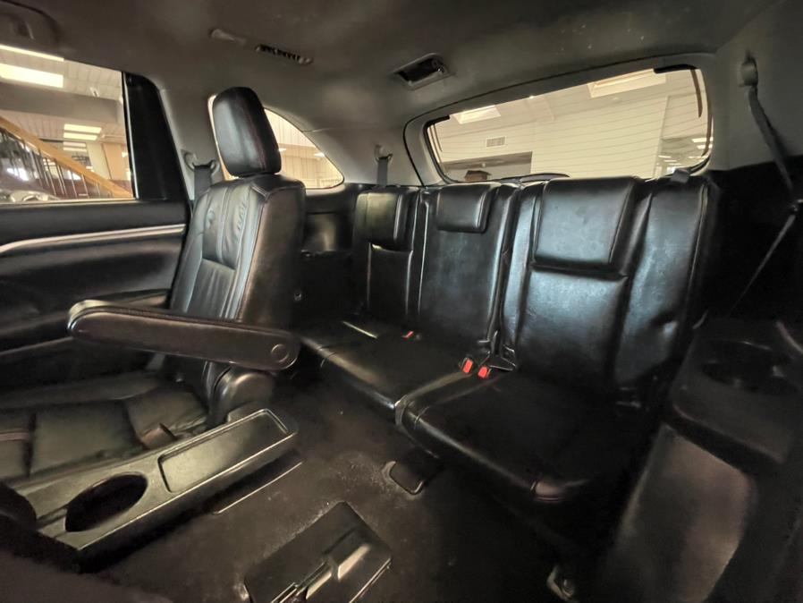 2019 Toyota Highlander SE V6 AWD (Natl), available for sale in Massapequa Park, New York | Power Motors East. Massapequa Park, New York 2019 Toyota Highlander SE V6 AWD (Natl), available for sale in Massapequa Park, New York | Power Motors East. Massapequa Park, New York