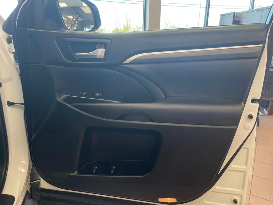 2019 Toyota Highlander SE V6 AWD (Natl), available for sale in Massapequa Park, New York | Power Motors East. Massapequa Park, New York 2019 Toyota Highlander SE V6 AWD (Natl), available for sale in Massapequa Park, New York | Power Motors East. Massapequa Park, New York