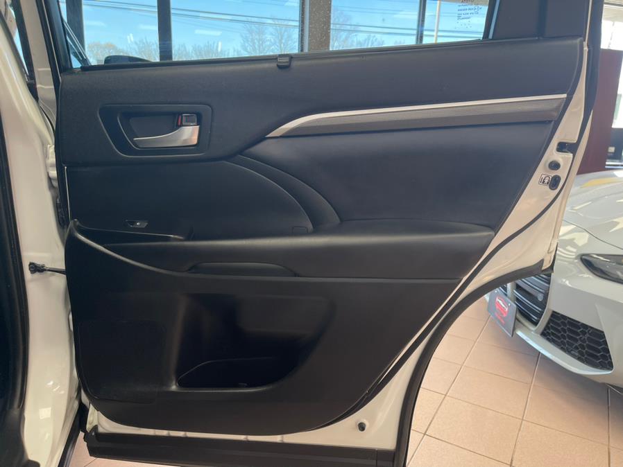 2019 Toyota Highlander SE V6 AWD (Natl), available for sale in Massapequa Park, New York | Power Motors East. Massapequa Park, New York 2019 Toyota Highlander SE V6 AWD (Natl), available for sale in Massapequa Park, New York | Power Motors East. Massapequa Park, New York