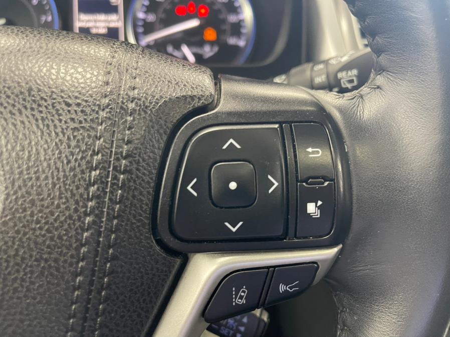 2019 Toyota Highlander SE V6 AWD (Natl), available for sale in Massapequa Park, New York | Power Motors East. Massapequa Park, New York 2019 Toyota Highlander SE V6 AWD (Natl), available for sale in Massapequa Park, New York | Power Motors East. Massapequa Park, New York