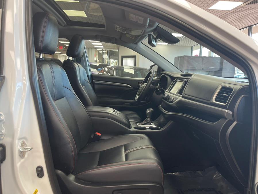 2019 Toyota Highlander SE V6 AWD (Natl), available for sale in Massapequa Park, New York | Power Motors East. Massapequa Park, New York 2019 Toyota Highlander SE V6 AWD (Natl), available for sale in Massapequa Park, New York | Power Motors East. Massapequa Park, New York