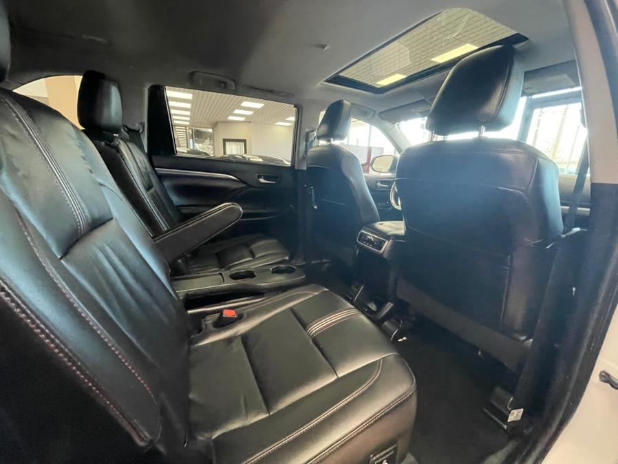 2019 Toyota Highlander SE V6 AWD (Natl), available for sale in Massapequa Park, New York | Power Motors East. Massapequa Park, New York 2019 Toyota Highlander SE V6 AWD (Natl), available for sale in Massapequa Park, New York | Power Motors East. Massapequa Park, New York
