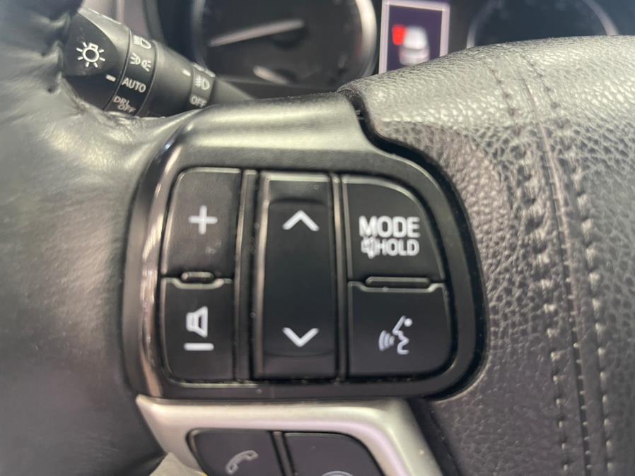 2019 Toyota Highlander SE V6 AWD (Natl), available for sale in Massapequa Park, New York | Power Motors East. Massapequa Park, New York 2019 Toyota Highlander SE V6 AWD (Natl), available for sale in Massapequa Park, New York | Power Motors East. Massapequa Park, New York