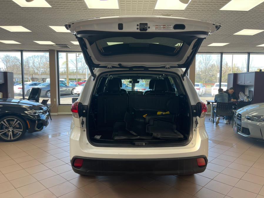 2019 Toyota Highlander SE V6 AWD (Natl), available for sale in Massapequa Park, New York | Power Motors East. Massapequa Park, New York 2019 Toyota Highlander SE V6 AWD (Natl), available for sale in Massapequa Park, New York | Power Motors East. Massapequa Park, New York