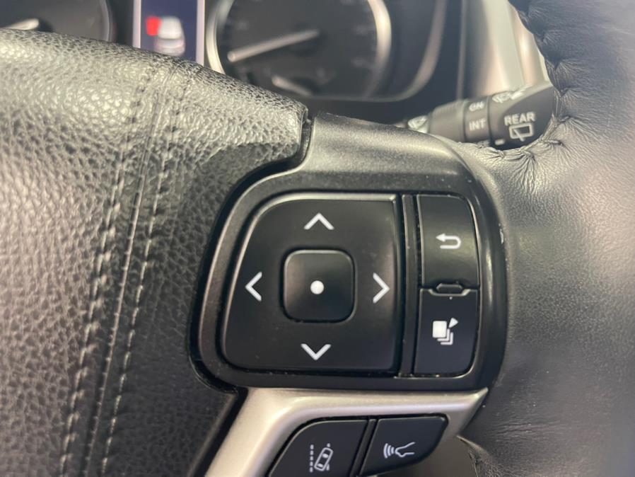 2019 Toyota Highlander SE V6 AWD (Natl), available for sale in Massapequa Park, New York | Power Motors East. Massapequa Park, New York 2019 Toyota Highlander SE V6 AWD (Natl), available for sale in Massapequa Park, New York | Power Motors East. Massapequa Park, New York