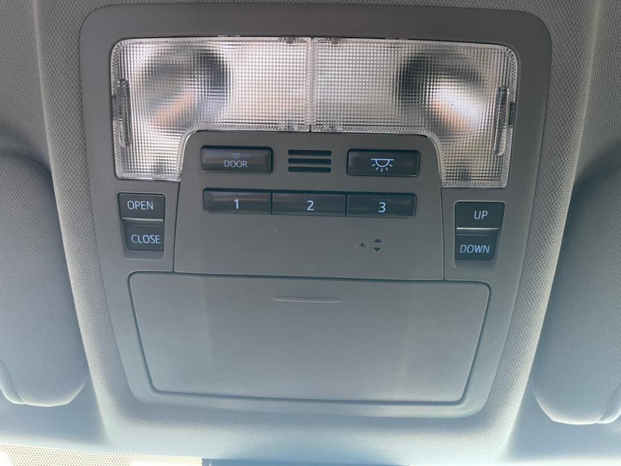 2019 Toyota Highlander SE V6 AWD (Natl), available for sale in Massapequa Park, New York | Power Motors East. Massapequa Park, New York 2019 Toyota Highlander SE V6 AWD (Natl), available for sale in Massapequa Park, New York | Power Motors East. Massapequa Park, New York