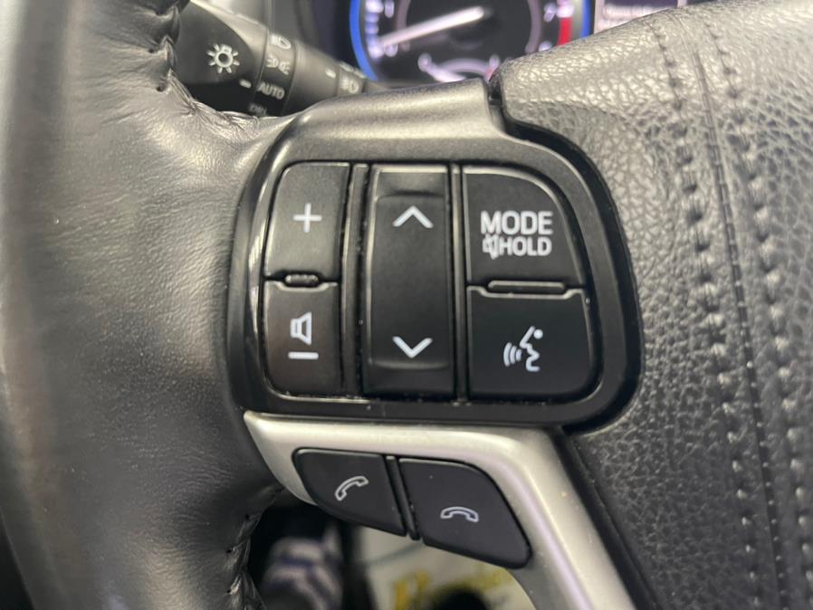 2019 Toyota Highlander SE V6 AWD (Natl), available for sale in Massapequa Park, New York | Power Motors East. Massapequa Park, New York 2019 Toyota Highlander SE V6 AWD (Natl), available for sale in Massapequa Park, New York | Power Motors East. Massapequa Park, New York
