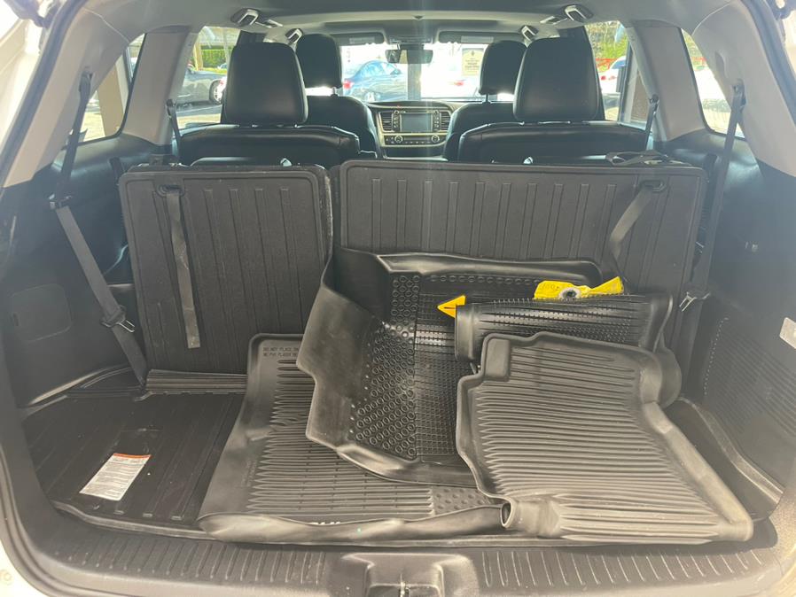 2019 Toyota Highlander SE V6 AWD (Natl), available for sale in Massapequa Park, New York | Power Motors East. Massapequa Park, New York 2019 Toyota Highlander SE V6 AWD (Natl), available for sale in Massapequa Park, New York | Power Motors East. Massapequa Park, New York