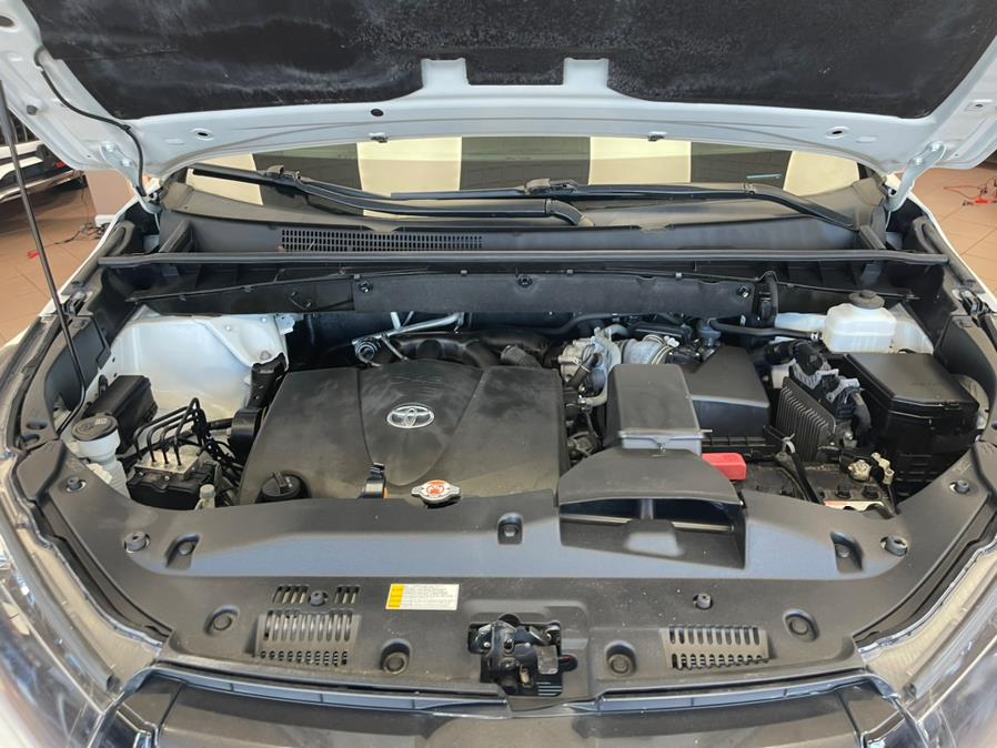 2019 Toyota Highlander SE V6 AWD (Natl), available for sale in Massapequa Park, New York | Power Motors East. Massapequa Park, New York 2019 Toyota Highlander SE V6 AWD (Natl), available for sale in Massapequa Park, New York | Power Motors East. Massapequa Park, New York