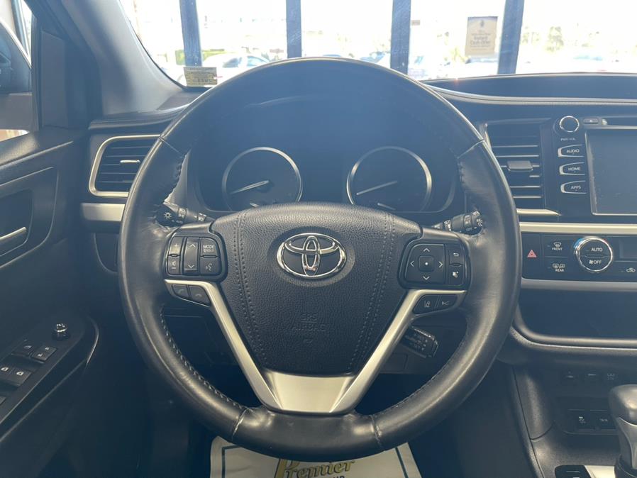 2019 Toyota Highlander SE V6 AWD (Natl), available for sale in Massapequa Park, New York | Power Motors East. Massapequa Park, New York 2019 Toyota Highlander SE V6 AWD (Natl), available for sale in Massapequa Park, New York | Power Motors East. Massapequa Park, New York