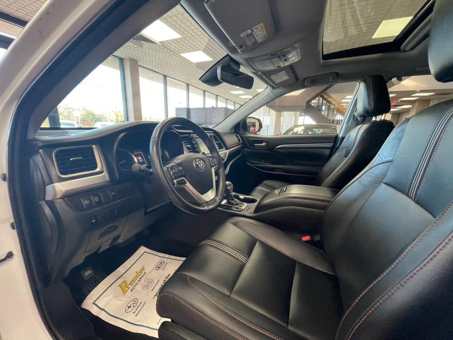 2019 Toyota Highlander SE V6 AWD (Natl), available for sale in Massapequa Park, New York | Power Motors East. Massapequa Park, New York 2019 Toyota Highlander SE V6 AWD (Natl), available for sale in Massapequa Park, New York | Power Motors East. Massapequa Park, New York