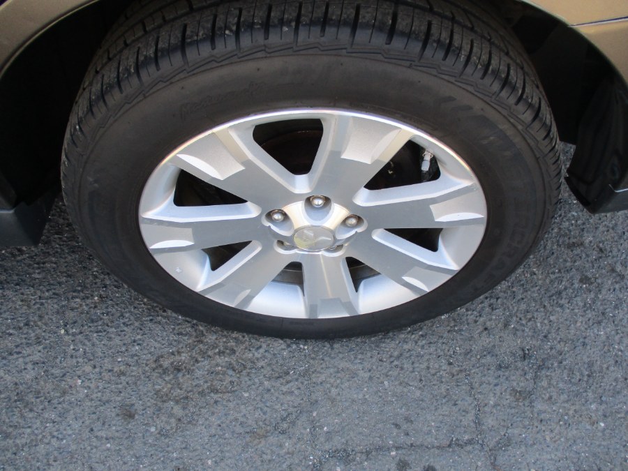 2011 Mitsubishi Outlander 4WD 4dr SE, available for sale in Meriden, Connecticut | Cos Central Auto. Meriden, Connecticut 2011 Mitsubishi Outlander 4WD 4dr SE, available for sale in Meriden, Connecticut | Cos Central Auto. Meriden, Connecticut