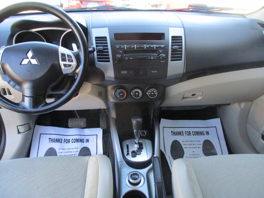 2011 Mitsubishi Outlander 4WD 4dr SE, available for sale in Meriden, Connecticut | Cos Central Auto. Meriden, Connecticut 2011 Mitsubishi Outlander 4WD 4dr SE, available for sale in Meriden, Connecticut | Cos Central Auto. Meriden, Connecticut