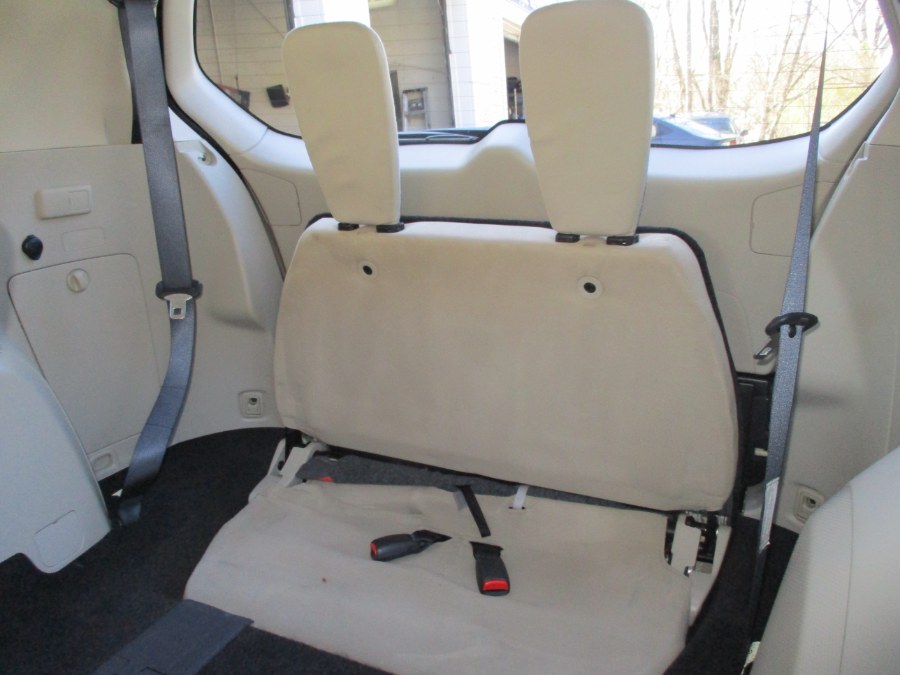 2011 Mitsubishi Outlander 4WD 4dr SE, available for sale in Meriden, Connecticut | Cos Central Auto. Meriden, Connecticut 2011 Mitsubishi Outlander 4WD 4dr SE, available for sale in Meriden, Connecticut | Cos Central Auto. Meriden, Connecticut