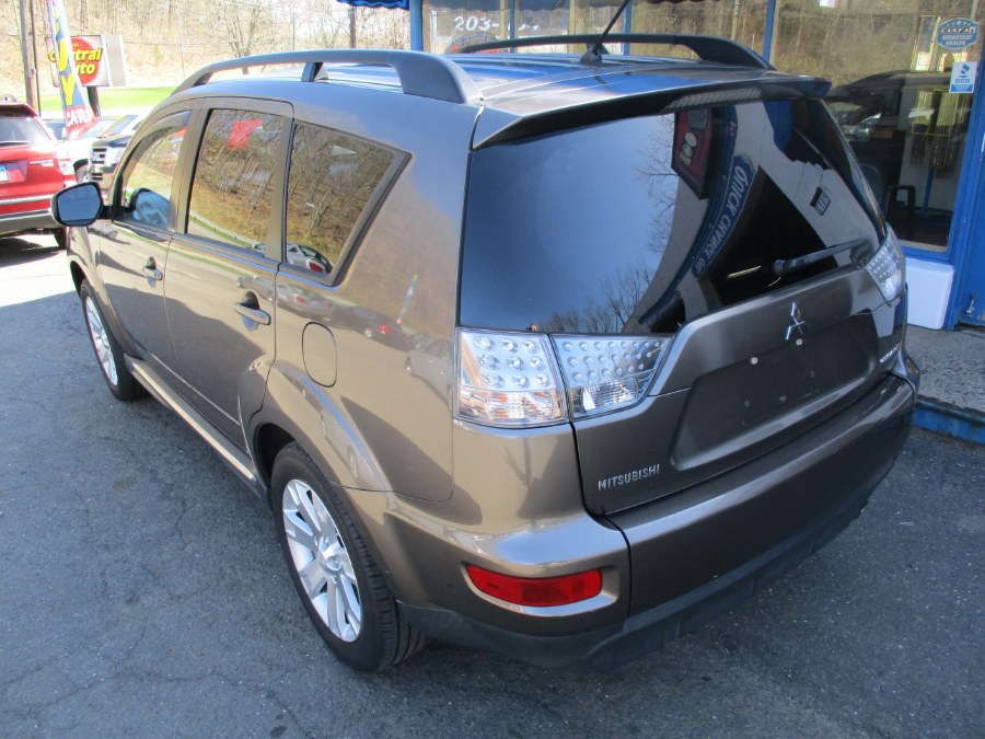 2011 Mitsubishi Outlander 4WD 4dr SE, available for sale in Meriden, Connecticut | Cos Central Auto. Meriden, Connecticut 2011 Mitsubishi Outlander 4WD 4dr SE, available for sale in Meriden, Connecticut | Cos Central Auto. Meriden, Connecticut