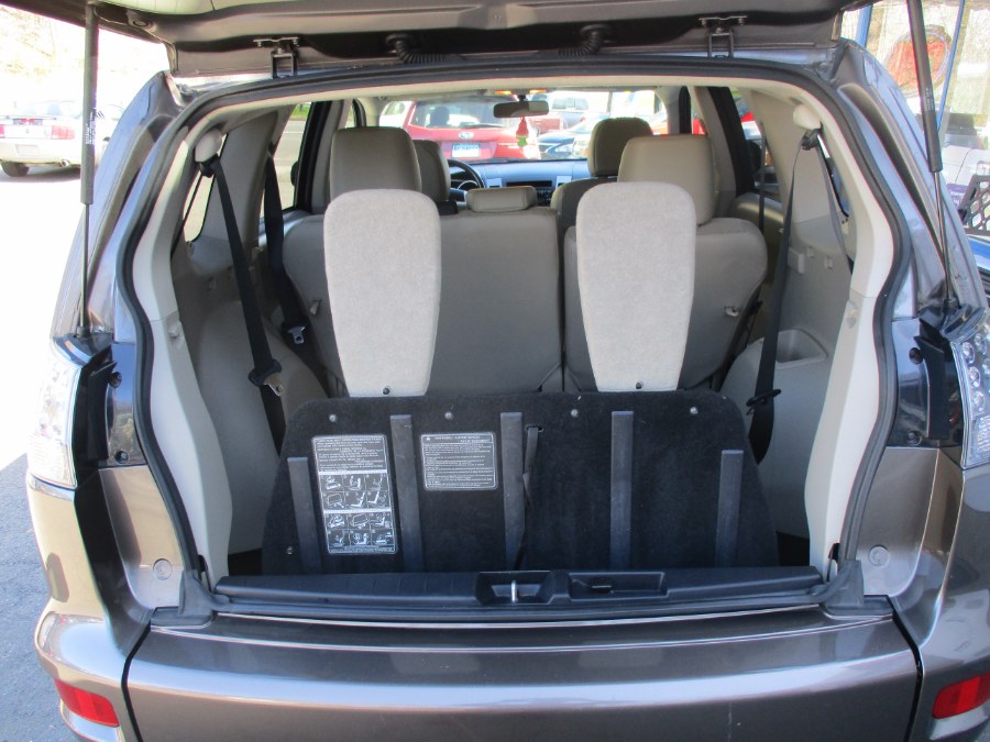 2011 Mitsubishi Outlander 4WD 4dr SE, available for sale in Meriden, Connecticut | Cos Central Auto. Meriden, Connecticut 2011 Mitsubishi Outlander 4WD 4dr SE, available for sale in Meriden, Connecticut | Cos Central Auto. Meriden, Connecticut