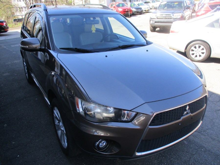 2011 Mitsubishi Outlander 4WD 4dr SE, available for sale in Meriden, Connecticut | Cos Central Auto. Meriden, Connecticut 2011 Mitsubishi Outlander 4WD 4dr SE, available for sale in Meriden, Connecticut | Cos Central Auto. Meriden, Connecticut