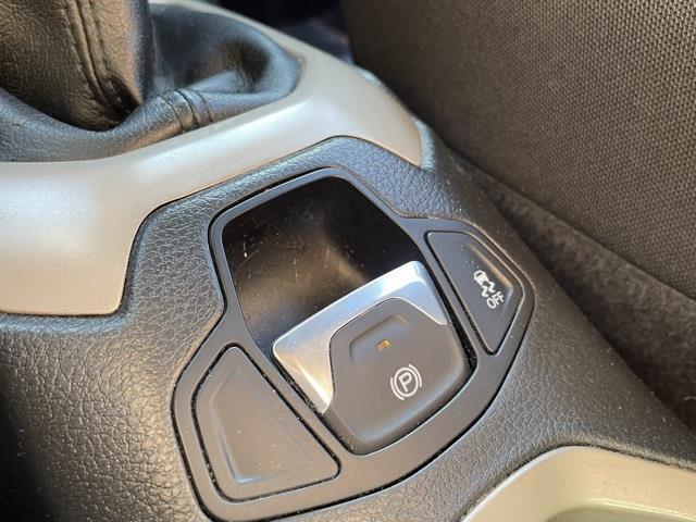Used Jeep Renegade Latitude 2016 | Blasius of Danbury. Danbury, Connecticut Used Jeep Renegade Latitude 2016 | Blasius of Danbury. Danbury, Connecticut