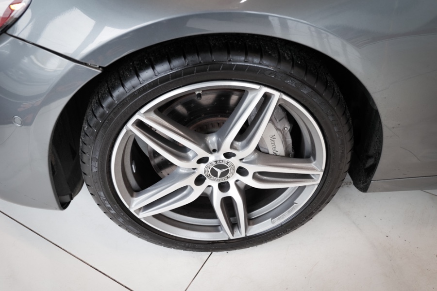 Used Mercedes-Benz E-Class E 300 4MATIC Sedan 2019 | 26 Motors Long Island. ELMONT, New York Used Mercedes-Benz E-Class E 300 4MATIC Sedan 2019 | 26 Motors Long Island. ELMONT, New York