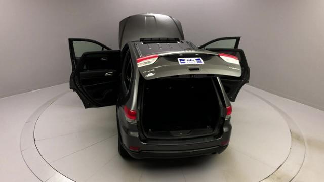 Used Jeep Grand Cherokee 4WD 4dr Laredo 2016 | J&M Automotive Sls&Svc LLC. Naugatuck, Connecticut Used Jeep Grand Cherokee 4WD 4dr Laredo 2016 | J&M Automotive Sls&Svc LLC. Naugatuck, Connecticut