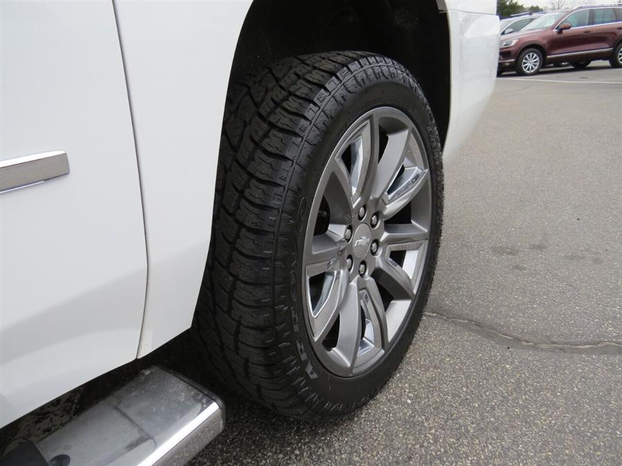 Used Chevrolet Suburban LT 1500 4x4 4dr SUV 2017 | Lake City Exports Inc. Auburn, Maine Used Chevrolet Suburban LT 1500 4x4 4dr SUV 2017 | Lake City Exports Inc. Auburn, Maine