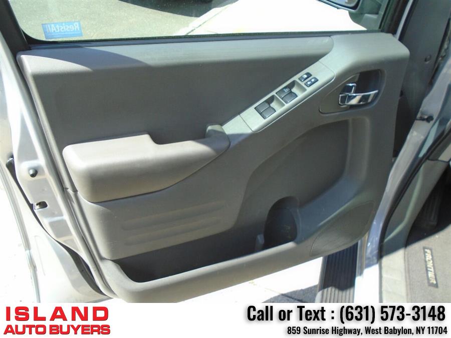 Used Nissan Frontier SV 4x4 4dr Crew Cab 5 ft. SB Pickup 5A 2016 | Island Auto Buyers. West Babylon, New York Used Nissan Frontier SV 4x4 4dr Crew Cab 5 ft. SB Pickup 5A 2016 | Island Auto Buyers. West Babylon, New York