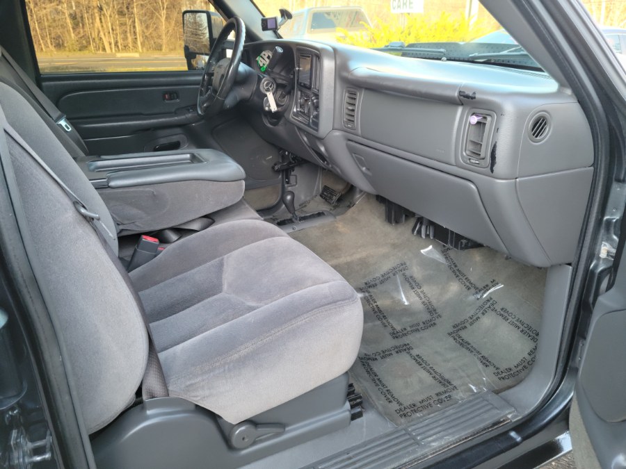 2004 GMC Sierra 2500HD SLT 6.0 V8 Extended 4WD, available for sale in East Windsor, Connecticut | Toro Auto. East Windsor, Connecticut 2004 GMC Sierra 2500HD SLT 6.0 V8 Extended 4WD, available for sale in East Windsor, Connecticut | Toro Auto. East Windsor, Connecticut