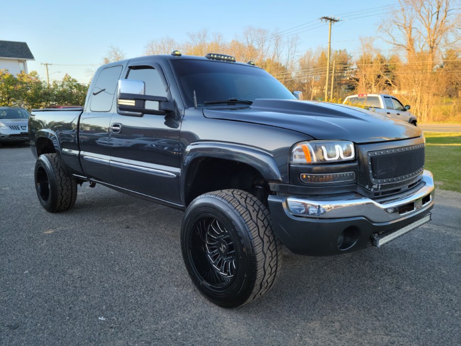 2004 GMC Sierra 2500HD SLT 6.0 V8 Extended 4WD, available for sale in East Windsor, Connecticut | Toro Auto. East Windsor, Connecticut 2004 GMC Sierra 2500HD SLT 6.0 V8 Extended 4WD, available for sale in East Windsor, Connecticut | Toro Auto. East Windsor, Connecticut