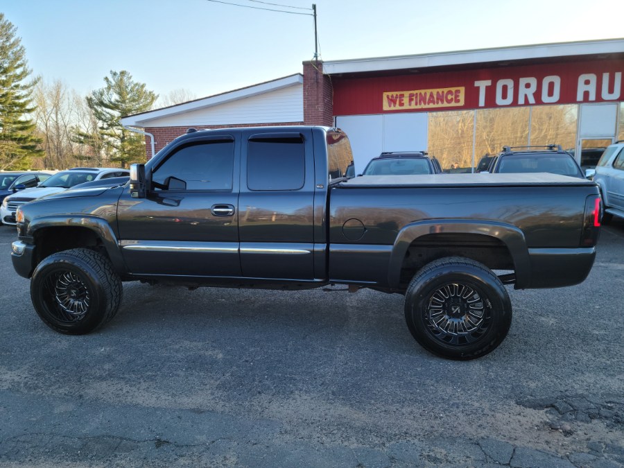 2004 GMC Sierra 2500HD SLT 6.0 V8 Extended 4WD, available for sale in East Windsor, Connecticut | Toro Auto. East Windsor, Connecticut 2004 GMC Sierra 2500HD SLT 6.0 V8 Extended 4WD, available for sale in East Windsor, Connecticut | Toro Auto. East Windsor, Connecticut
