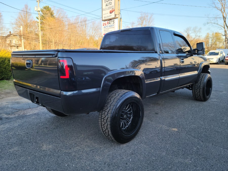 2004 GMC Sierra 2500HD SLT 6.0 V8 Extended 4WD, available for sale in East Windsor, Connecticut | Toro Auto. East Windsor, Connecticut 2004 GMC Sierra 2500HD SLT 6.0 V8 Extended 4WD, available for sale in East Windsor, Connecticut | Toro Auto. East Windsor, Connecticut