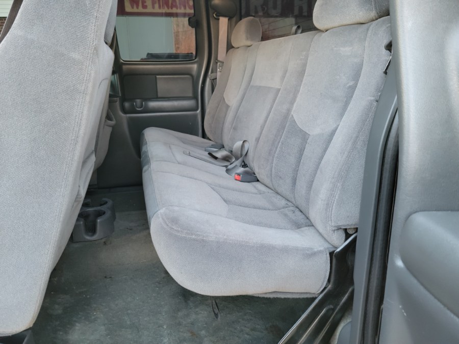 2004 GMC Sierra 2500HD SLT 6.0 V8 Extended 4WD, available for sale in East Windsor, Connecticut | Toro Auto. East Windsor, Connecticut 2004 GMC Sierra 2500HD SLT 6.0 V8 Extended 4WD, available for sale in East Windsor, Connecticut | Toro Auto. East Windsor, Connecticut