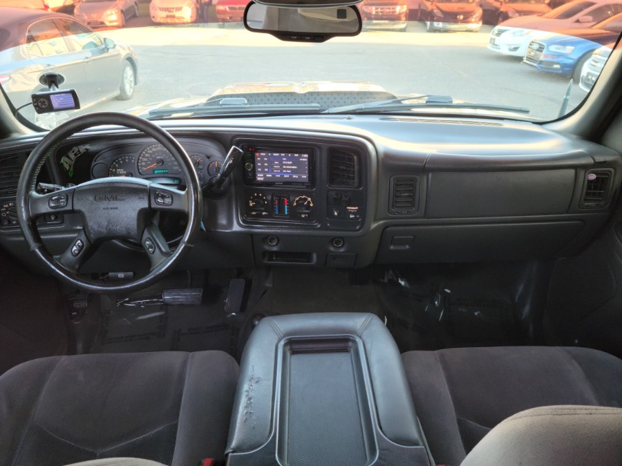 2004 GMC Sierra 2500HD SLT 6.0 V8 Extended 4WD, available for sale in East Windsor, Connecticut | Toro Auto. East Windsor, Connecticut 2004 GMC Sierra 2500HD SLT 6.0 V8 Extended 4WD, available for sale in East Windsor, Connecticut | Toro Auto. East Windsor, Connecticut