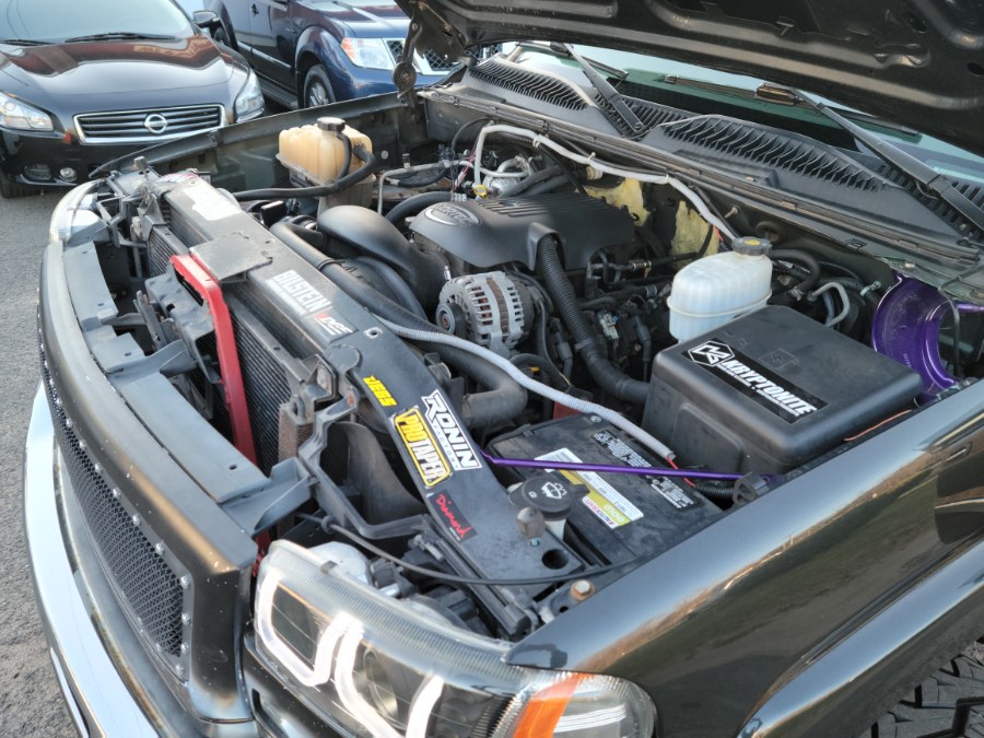 2004 GMC Sierra 2500HD SLT 6.0 V8 Extended 4WD, available for sale in East Windsor, Connecticut | Toro Auto. East Windsor, Connecticut 2004 GMC Sierra 2500HD SLT 6.0 V8 Extended 4WD, available for sale in East Windsor, Connecticut | Toro Auto. East Windsor, Connecticut
