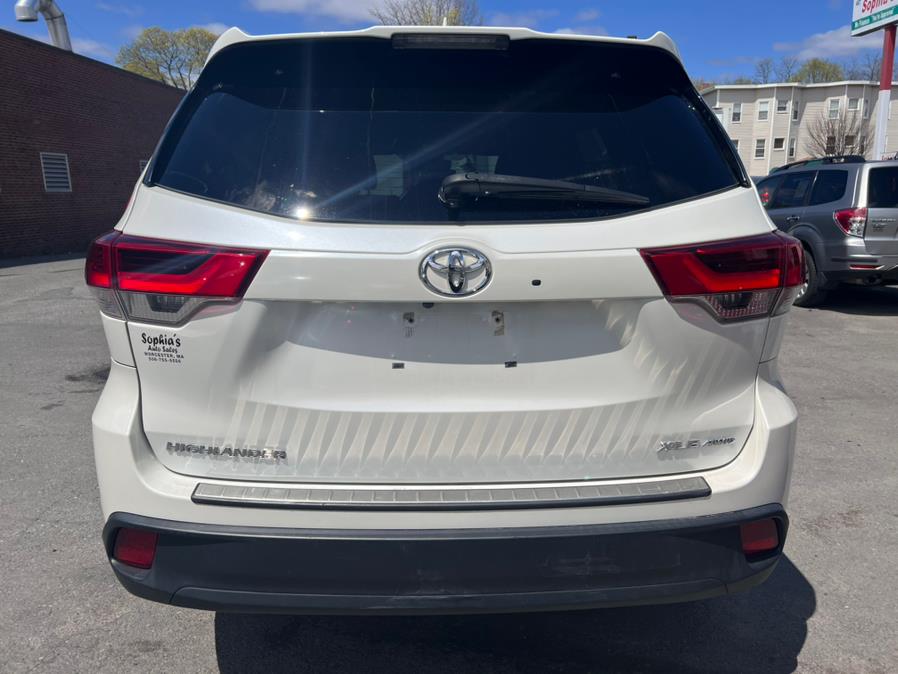 Used Toyota Highlander XLE V6 AWD (Natl) 2018 | Sophia's Auto Sales Inc. Worcester, Massachusetts