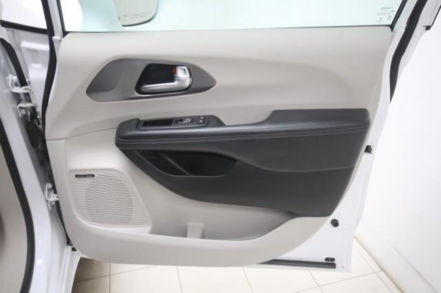 Used Chrysler Pacifica Limited w/ Navi, RES & rearCam 2018 | Car Revolution. Maple Shade, New Jersey Used Chrysler Pacifica Limited w/ Navi, RES & rearCam 2018 | Car Revolution. Maple Shade, New Jersey