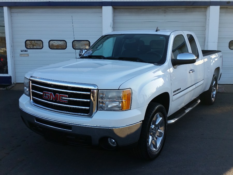 Used GMC Sierra 1500 4WD Ext Cab 143.5" SLE 2013 | Action Automotive. Berlin, Connecticut