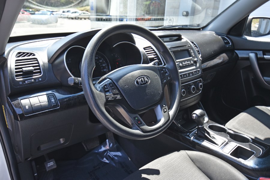 2015 Kia Sorento 4dr I4 LX, available for sale in Waterbury, Connecticut | Highline Car Connection. Waterbury, Connecticut 2015 Kia Sorento 4dr I4 LX, available for sale in Waterbury, Connecticut | Highline Car Connection. Waterbury, Connecticut