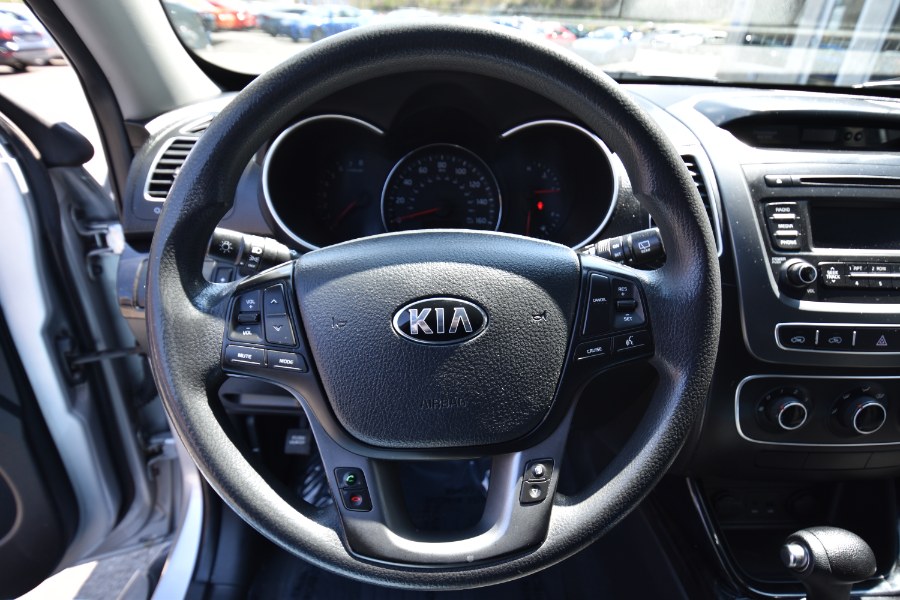 2015 Kia Sorento 4dr I4 LX, available for sale in Waterbury, Connecticut | Highline Car Connection. Waterbury, Connecticut 2015 Kia Sorento 4dr I4 LX, available for sale in Waterbury, Connecticut | Highline Car Connection. Waterbury, Connecticut