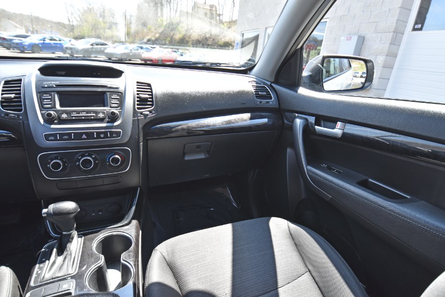 2015 Kia Sorento 4dr I4 LX, available for sale in Waterbury, Connecticut | Highline Car Connection. Waterbury, Connecticut 2015 Kia Sorento 4dr I4 LX, available for sale in Waterbury, Connecticut | Highline Car Connection. Waterbury, Connecticut