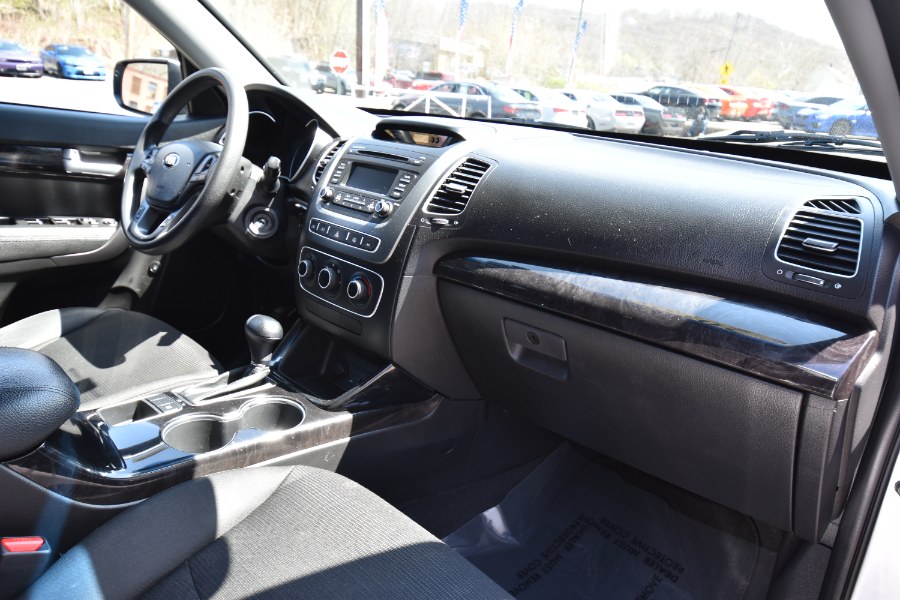 2015 Kia Sorento 4dr I4 LX, available for sale in Waterbury, Connecticut | Highline Car Connection. Waterbury, Connecticut 2015 Kia Sorento 4dr I4 LX, available for sale in Waterbury, Connecticut | Highline Car Connection. Waterbury, Connecticut