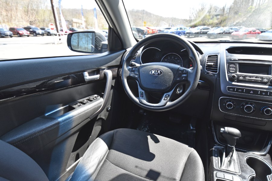 2015 Kia Sorento 4dr I4 LX, available for sale in Waterbury, Connecticut | Highline Car Connection. Waterbury, Connecticut 2015 Kia Sorento 4dr I4 LX, available for sale in Waterbury, Connecticut | Highline Car Connection. Waterbury, Connecticut