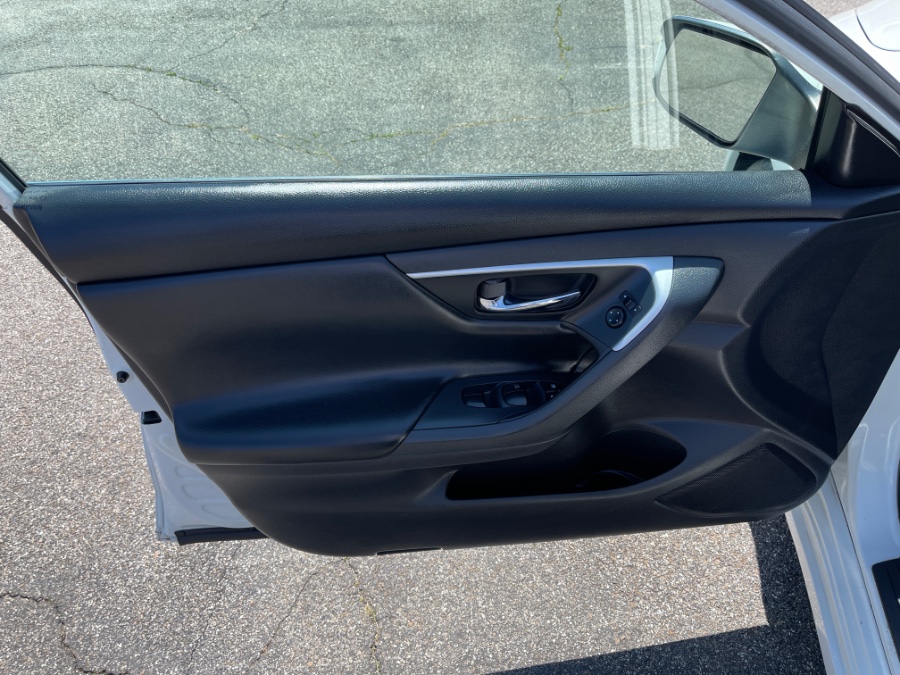 2016 Nissan Altima 4dr Sdn I4 2.5 S, available for sale in Plainville, Connecticut | Farmington Auto Park LLC. Plainville, Connecticut 2016 Nissan Altima 4dr Sdn I4 2.5 S, available for sale in Plainville, Connecticut | Farmington Auto Park LLC. Plainville, Connecticut