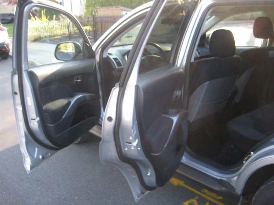 2010 Mitsubishi Outlander ES AWD 4dr SUV, available for sale in Massapequa, New York | Rite Choice Auto Inc.. Massapequa, New York 2010 Mitsubishi Outlander ES AWD 4dr SUV, available for sale in Massapequa, New York | Rite Choice Auto Inc.. Massapequa, New York