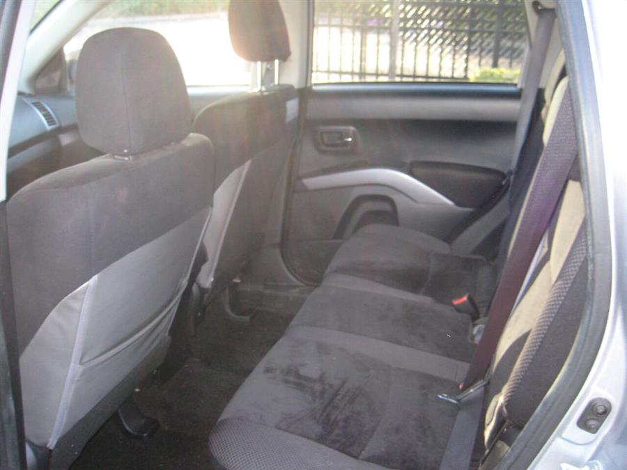 2010 Mitsubishi Outlander ES AWD 4dr SUV, available for sale in Massapequa, New York | Rite Choice Auto Inc.. Massapequa, New York 2010 Mitsubishi Outlander ES AWD 4dr SUV, available for sale in Massapequa, New York | Rite Choice Auto Inc.. Massapequa, New York