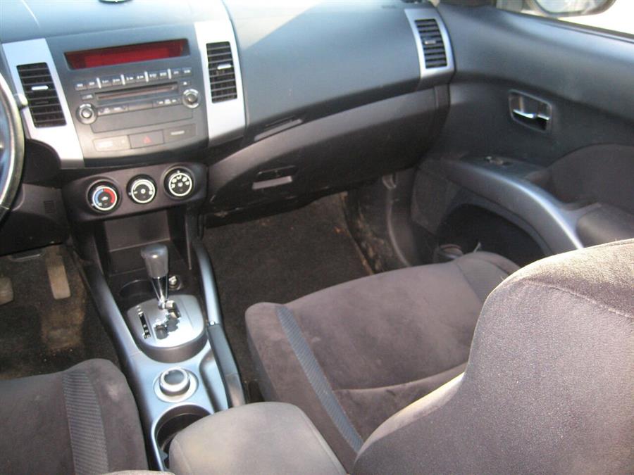 2010 Mitsubishi Outlander ES AWD 4dr SUV, available for sale in Massapequa, New York | Rite Choice Auto Inc.. Massapequa, New York 2010 Mitsubishi Outlander ES AWD 4dr SUV, available for sale in Massapequa, New York | Rite Choice Auto Inc.. Massapequa, New York